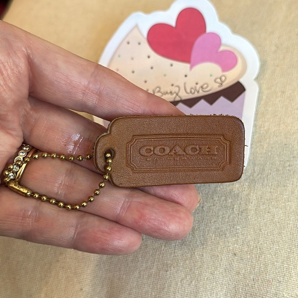 Vintage Coach British Tan leather hangtag with OG “BALL CHAIN” stamped chain. - Picture 7 of 9